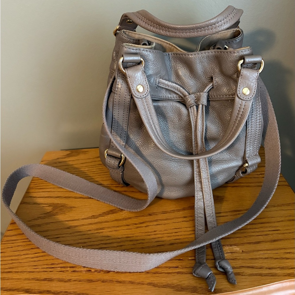 The Sak Gray Leather Drawstring Bucket Bag w Adjustable Crossbody/Shoulder Strap